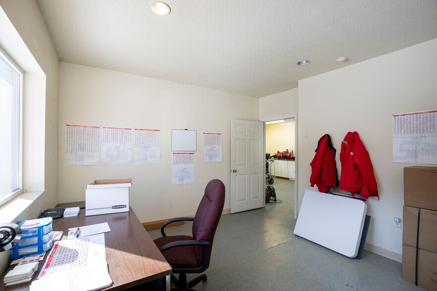 More Photos Of 3340 E Pleasant Valley Blvd, Altoona Freestanding For Sale