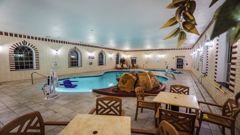 More Photos Of 3119 Perryton Pkwy, Pampa Hotel For Sale