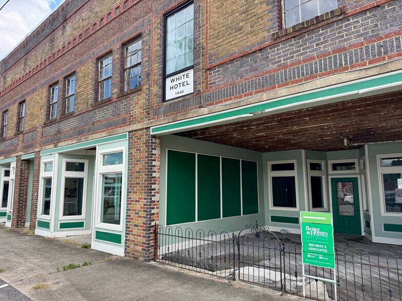 More Photos Of 1 Public Square Red Boiling Springs Sq, Lafayette Flex For Sale