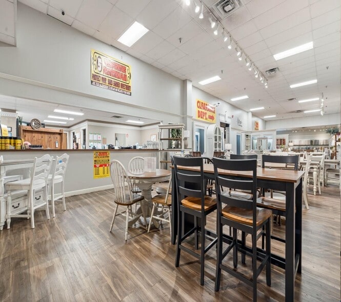 More Photos Of 27220 Us Highway 98, Daphne Showroom For Lease