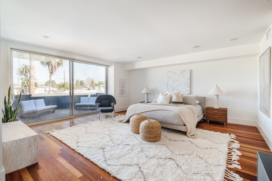 More Photos Of 1320 Abbot Kinney Blvd, Venice Loft Creative Space For Sale