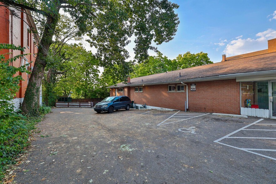 More Photos Of 2651 Highland Ave, Cincinnati Medical For Sale