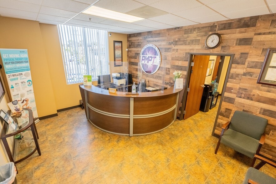 More Photos Of 28975 Front St, Temecula Medical For Sale