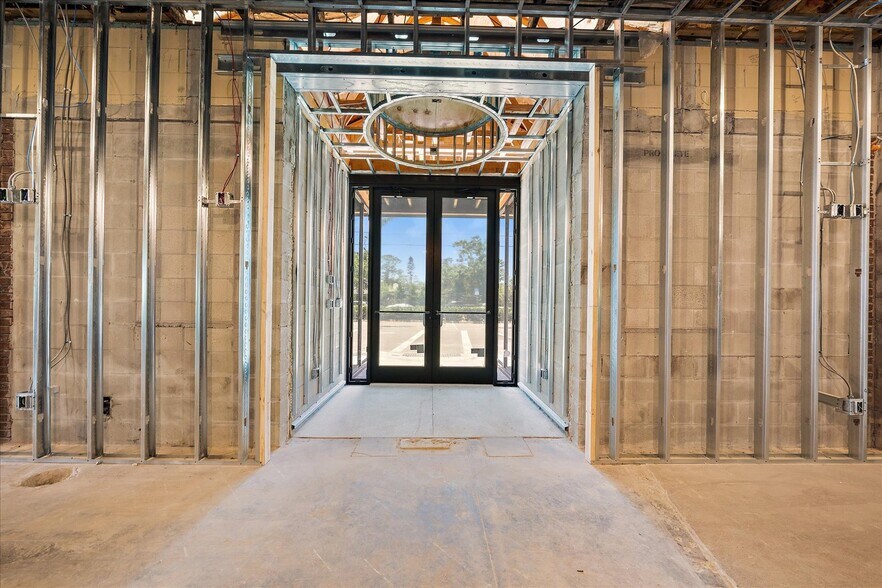 More Photos Of 2407 Bee Ridge Rd, Sarasota Restaurant For Sale