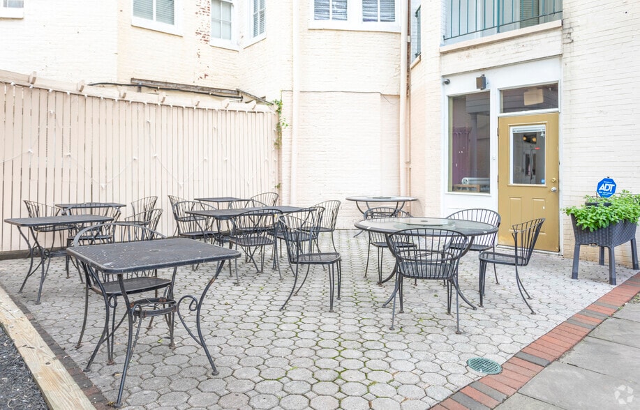 More Photos Of 900 Cathedral St, Baltimore Apartments For Lease