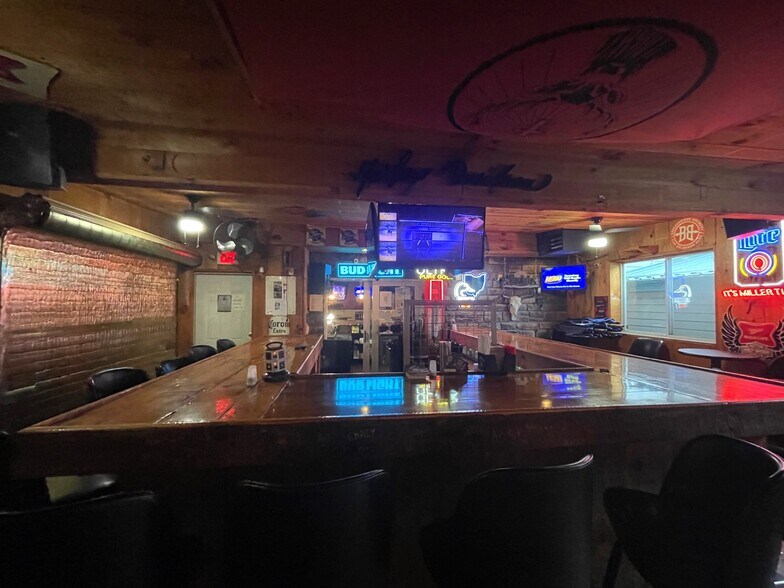 More Photos Of 2521 Waynesburg Dr SE, Canton General Retail For Sale