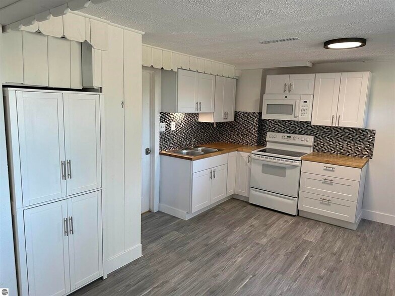 More Photos Of 7075 M 72 E, Williamsburg Apartments For Sale