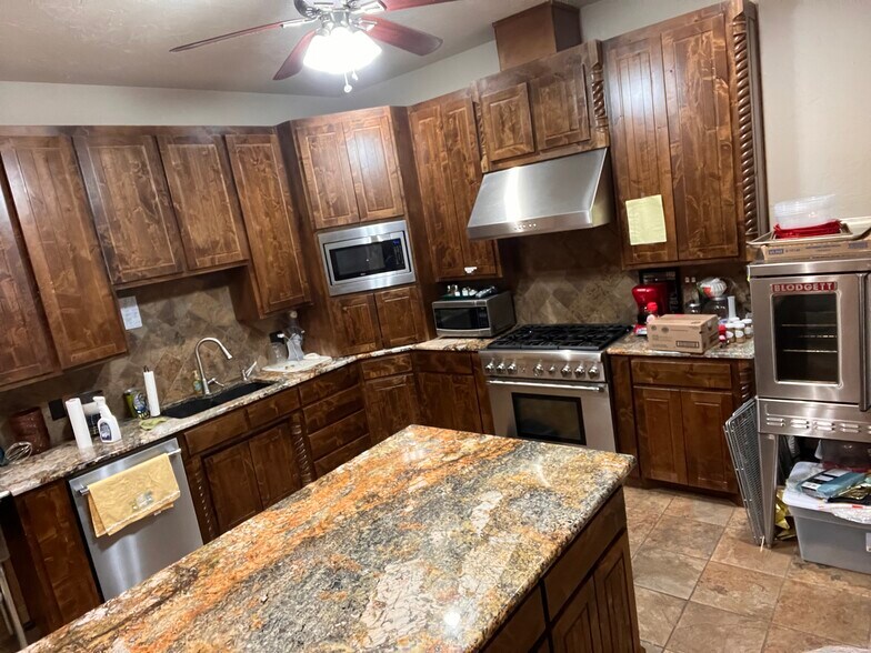 More Photos Of 409 E Central Ave, Comanche Garden Center For Sale