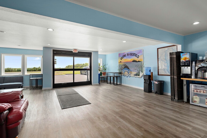 More Photos Of 700 Norris Harbor Dr, Crisfield Hotel For Sale