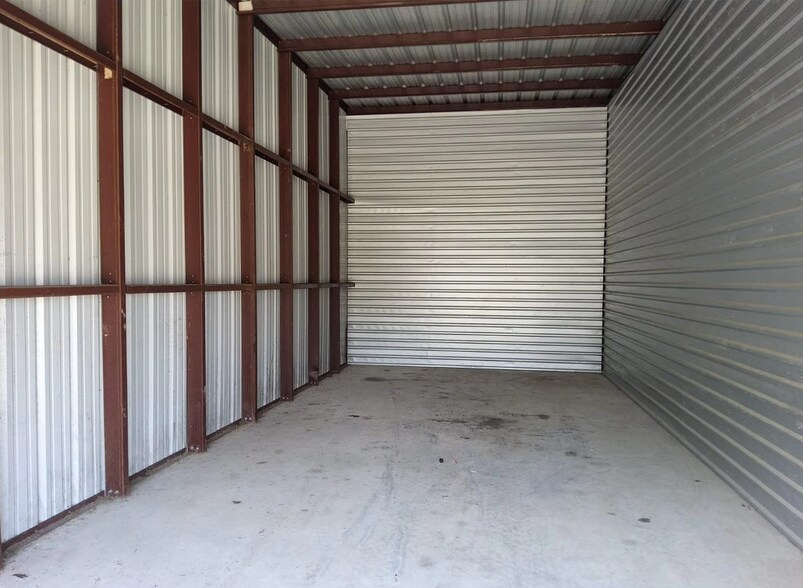 More Photos Of 1731 Main St, La Marque Contractor Storage Yard For Lease