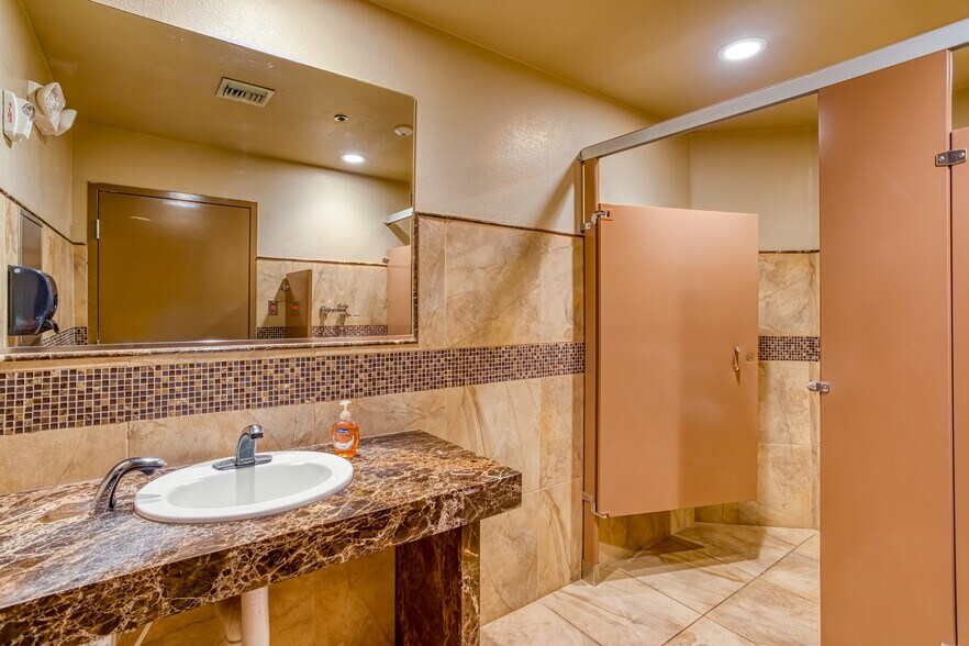 More Photos Of 732 S 6th St, Las Vegas Loft Creative Space For Lease