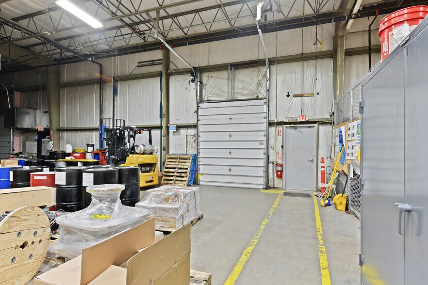 More Photos Of 921 Eastwind Dr, Westerville Unknown For Lease