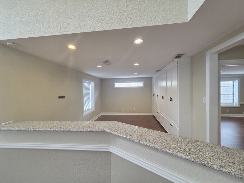 More Photos Of 2204 Sunpark Dr, Conroe Office For Sale