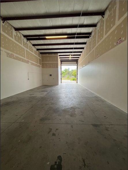 More Photos Of 877 NE 27th Ln, Cape Coral Distribution For Lease