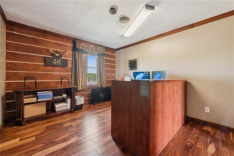 More Photos Of 208 W Mud Pike, Rockwood Office For Sale