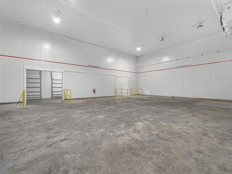 More Photos Of 2701 NW 107th Ave, Miami Refrigeration Cold Storage For Lease