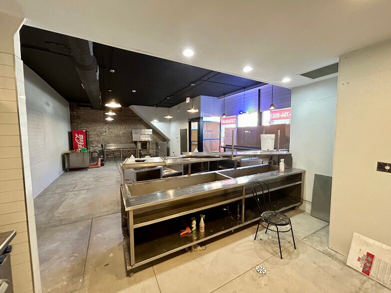 More Photos Of 3400 W Evergreen Ave, Chicago Storefront Retail Residential For Lease