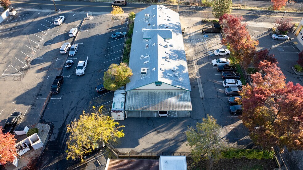 More Photos Of 2036 Railroad Ave, Redding Office For Sale