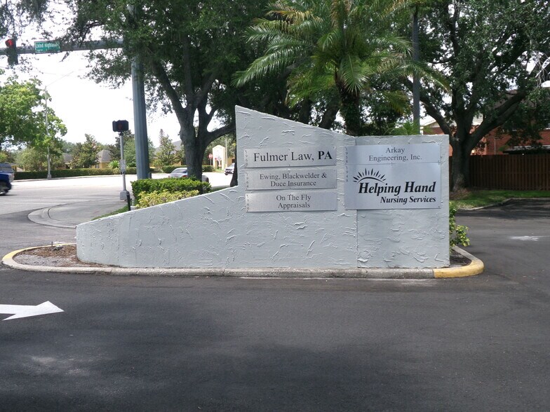 More Photos Of 1940-1964 E Edgewood Dr, Lakeland Office For Sale
