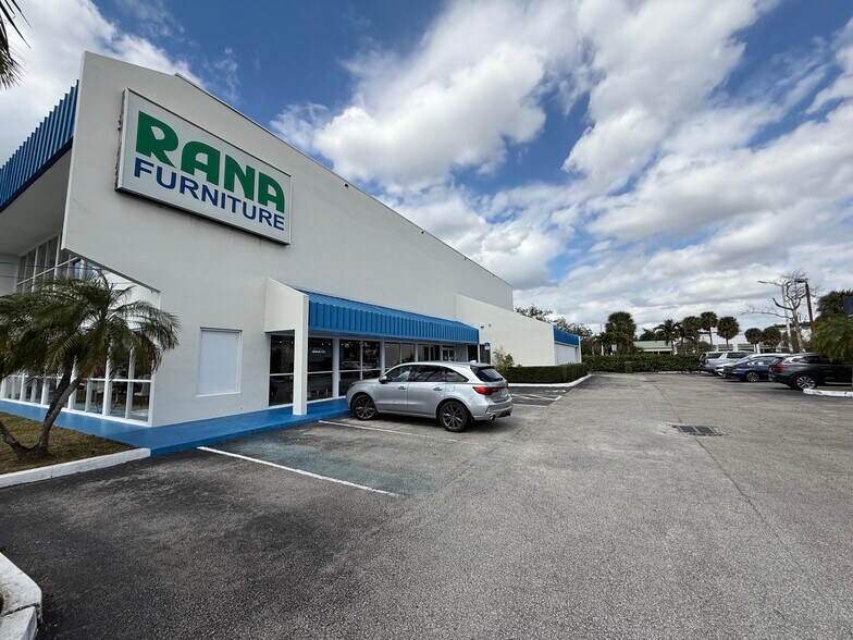 More Photos Of 7979 Pines Blvd, Pembroke Pines Storefront Retail Office For Sale