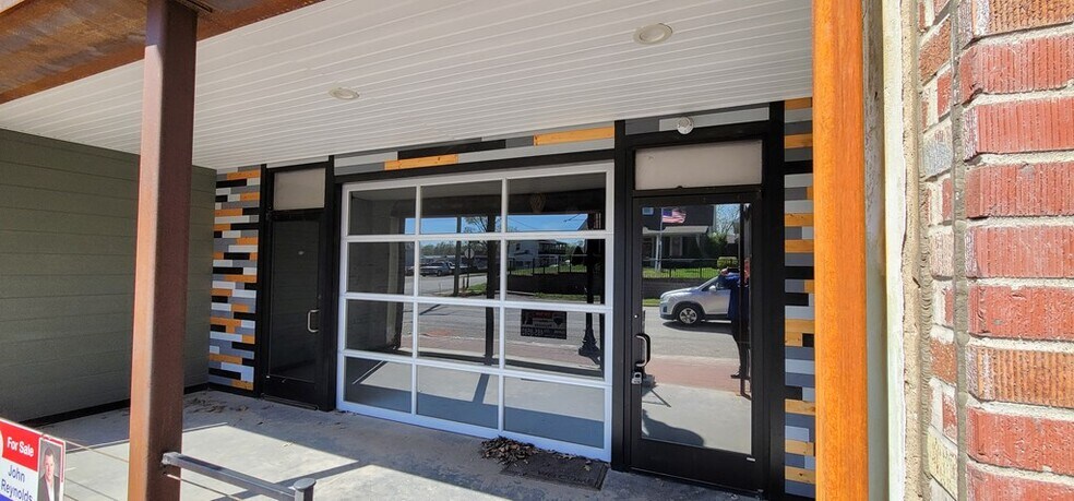 More Photos Of 218 N Main St, Beaver Dam General Retail For Sale