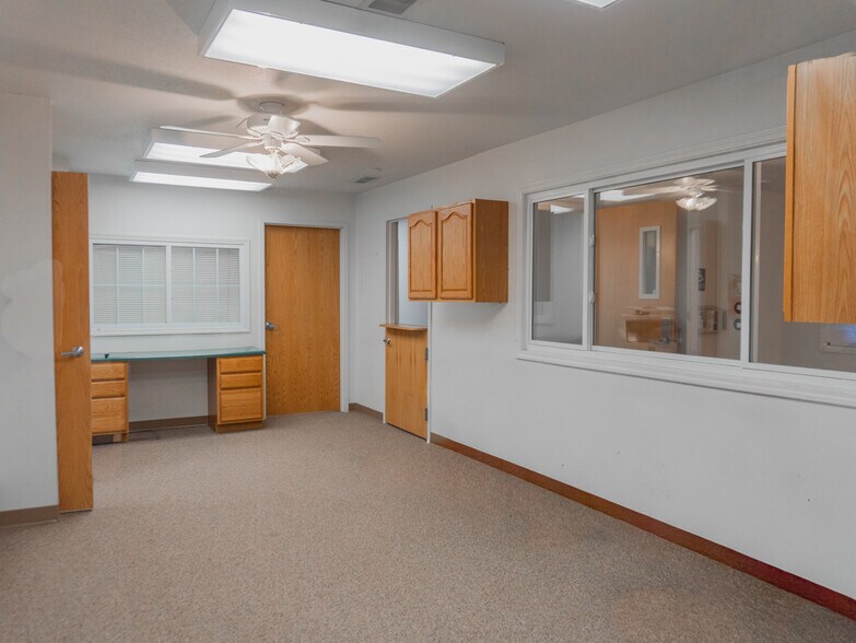 More Photos Of 1604 2nd Ave, Council Bluffs Office For Sale