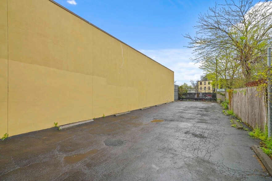 More Photos Of 509 Liberty Ave, Brooklyn Funeral Home For Sale