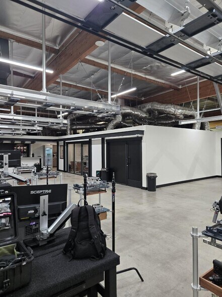 More Photos Of 210 W Palm Ave, Burbank Manufacturing For Lease