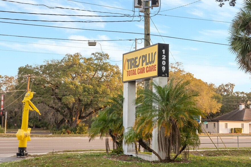 More Photos Of 1209 W Brandon Blvd, Brandon Auto Repair For Sale