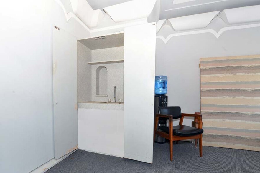 More Photos Of 289 Market St, Saddle Brook Office For Sale