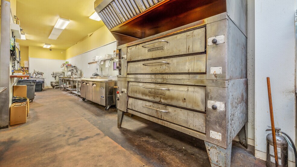 More Photos Of 207 E Hughitt St, Iron Mountain Restaurant For Sale