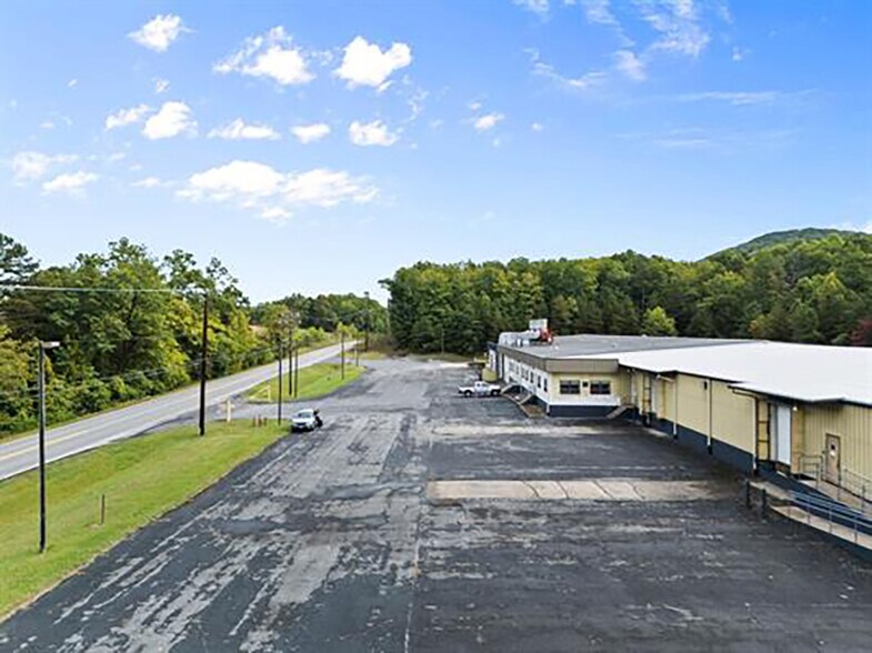 More Photos Of 2000 S Delphine Ave, Lyndhurst Warehouse For Lease