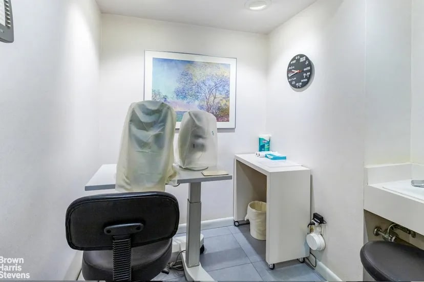 More Photos Of 115 E 61st St, New York Medical For Sale