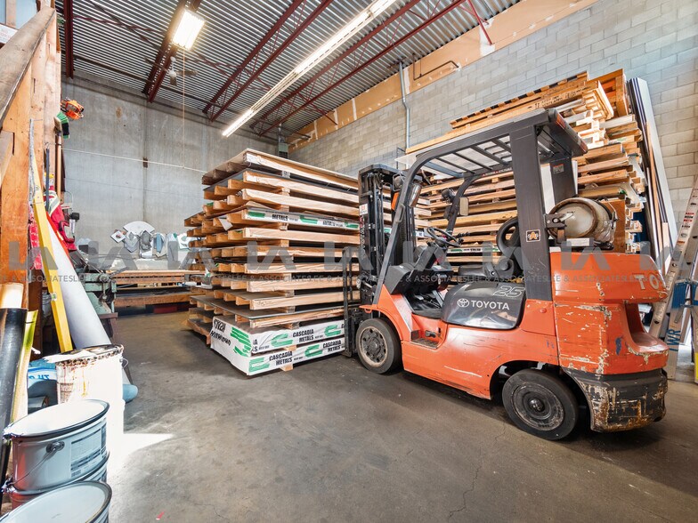 More Photos Of 13415 Comber Way, Surrey Manufacturing For Sale