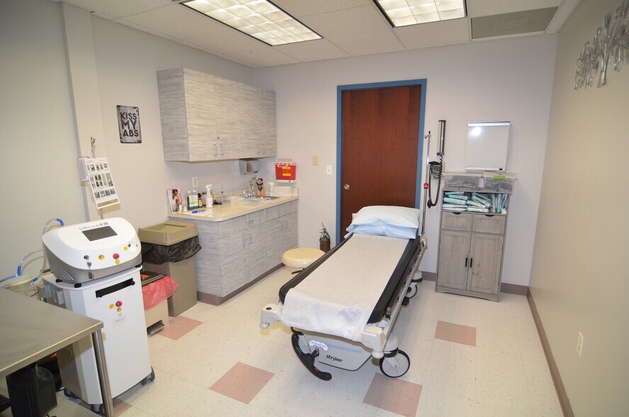 More Photos Of 611-624 Courtyard Dr, Hillsborough Medical For Sale