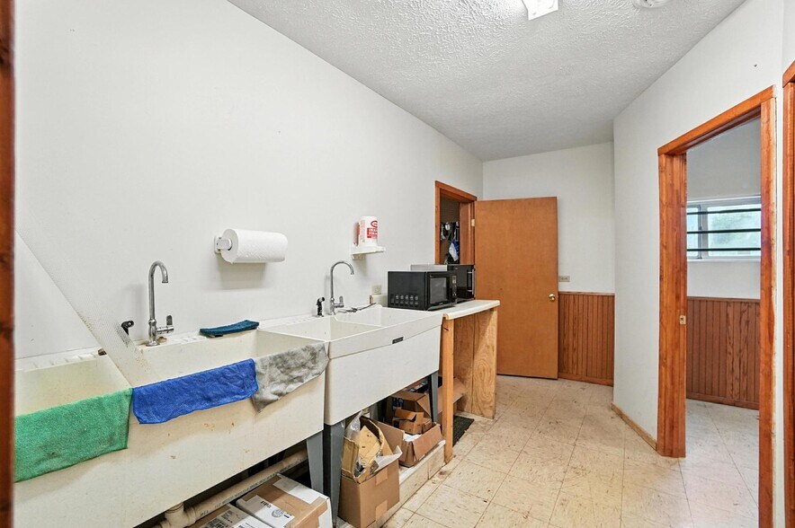 More Photos Of 103 Quinter Farm Rd, Englewood Freestanding For Sale