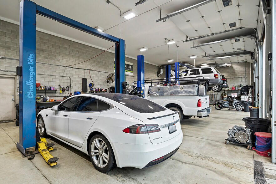 More Photos Of 2940 Weber Dr, Aurora Auto Repair For Sale