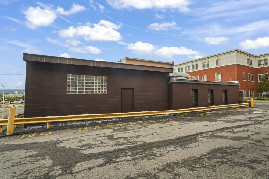 More Photos Of 111 Nott Ter, Schenectady Auto Repair For Sale