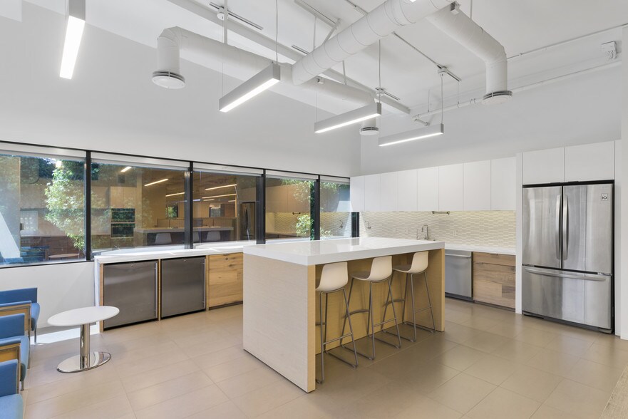 More Photos Of 2220 N University Dr, Newport Beach Office For Lease