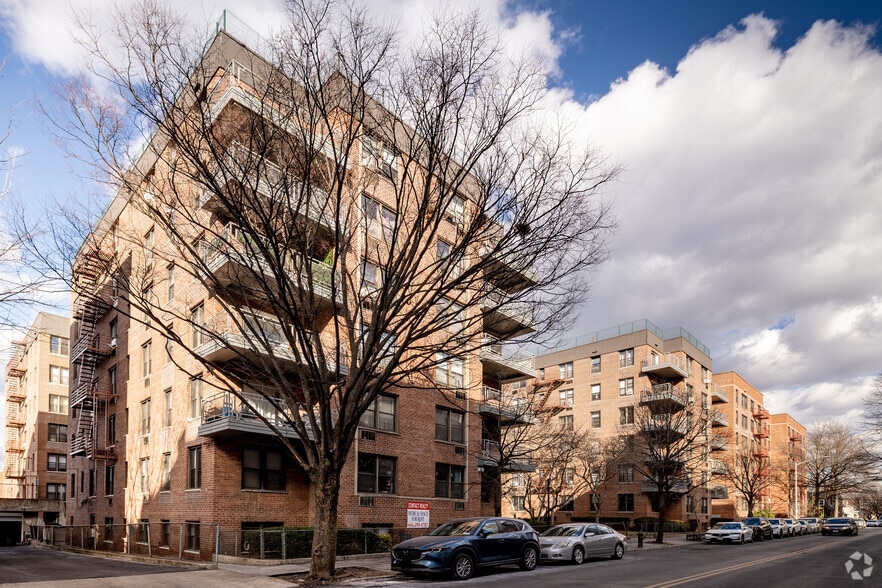 Primary Photo Of 14445 35th Ave, Flushing Apartments For Lease