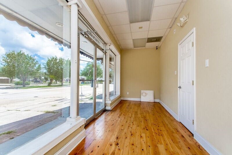 More Photos Of 112 S Holly St, Hammond Office Residential For Lease