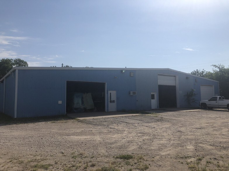 More Photos Of 1400 W Marvin Ave, Waxahachie Warehouse For Sale