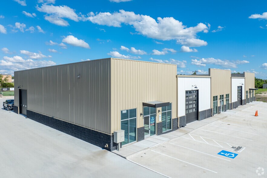 More Photos Of 9909 E Bankhead Hwy, Aledo Warehouse For Sale