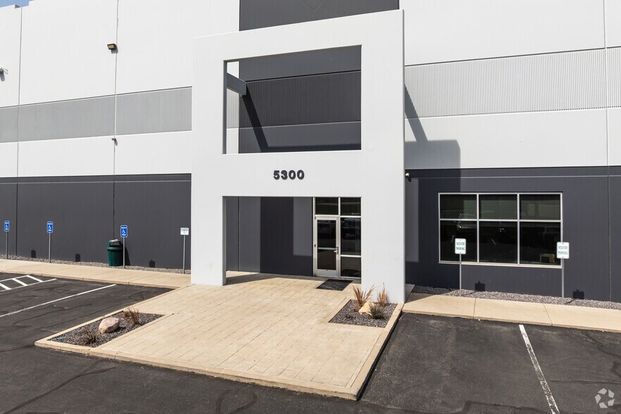 More Photos Of 5300 Harold Gatty Dr, Salt Lake City Distribution For Lease