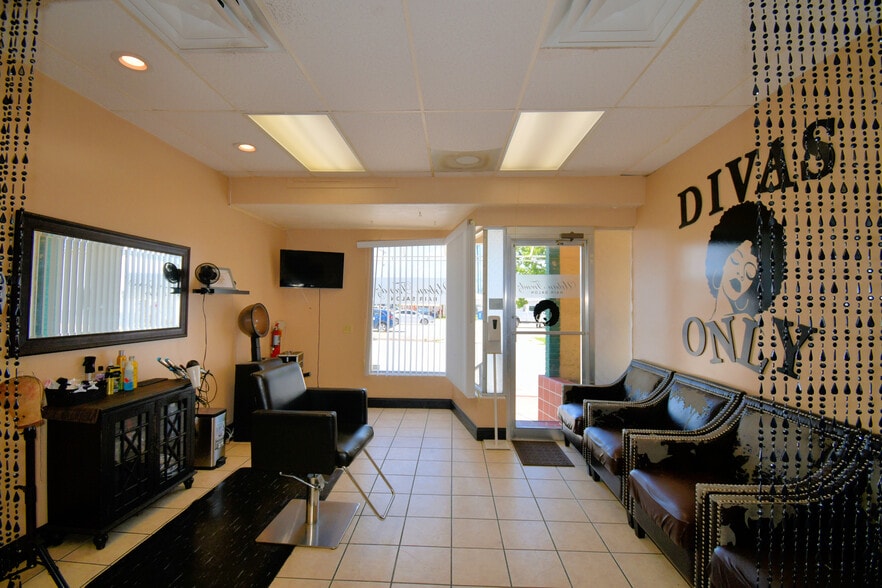 More Photos Of 128 E Orange Ave, Lake Wales General Retail For Sale