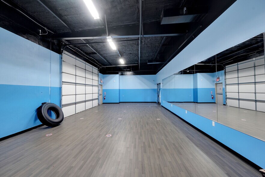 More Photos Of 7510 Lawndale St, Houston Warehouse For Sale