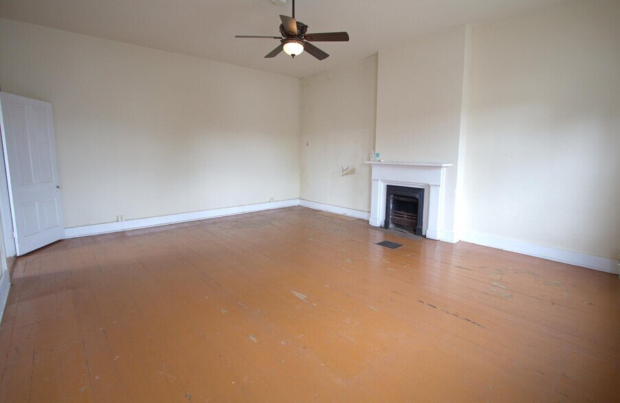 More Photos Of 102 W High St, Warsaw Specialty For Sale