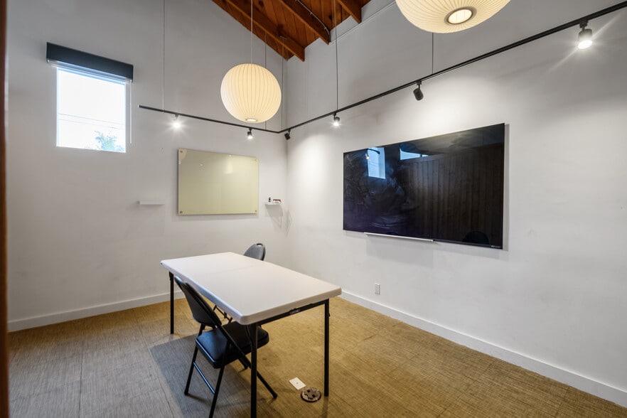 More Photos Of 1041 Abbot Kinney Blvd, Venice Office Residential For Sale