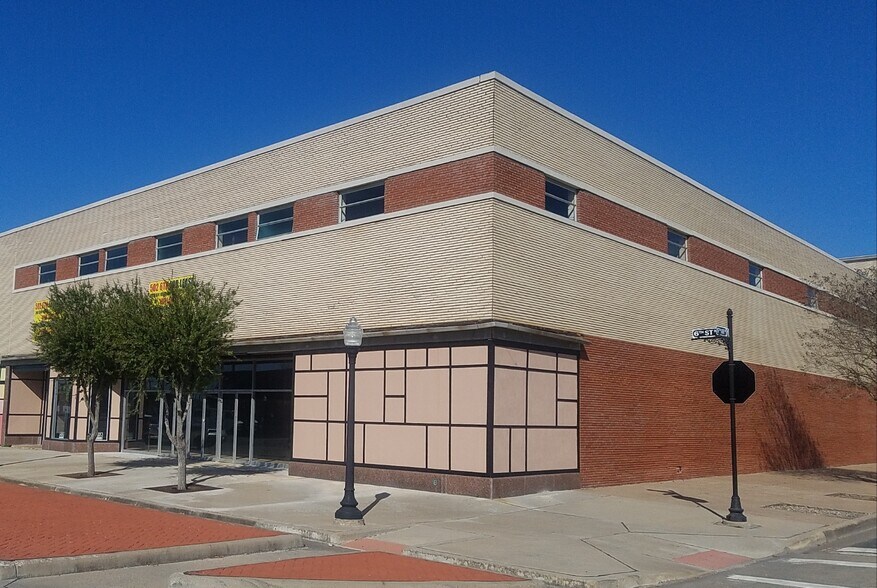 More Photos Of 502-514 6th St N, Texas City General Retail For Sale
