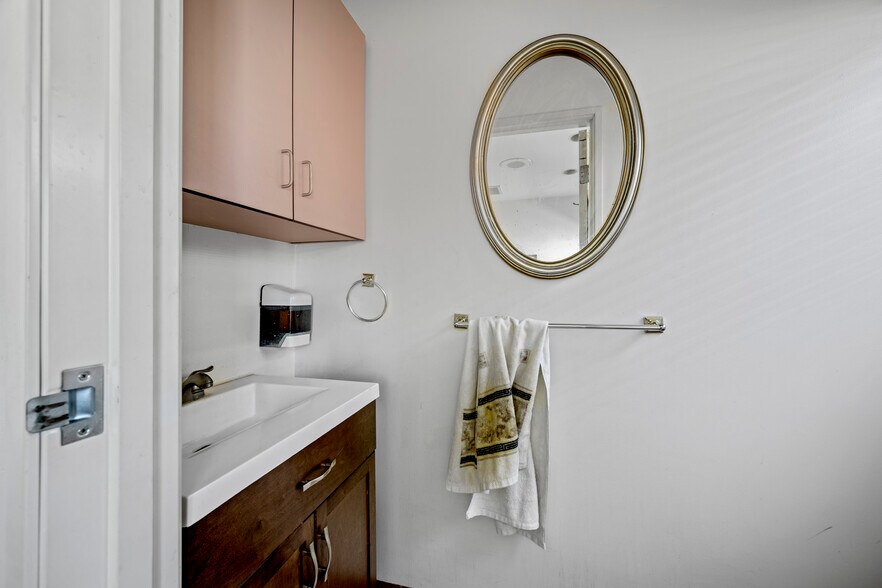 More Photos Of 10455 Lower Azusa Rd, Temple City Medical For Sale